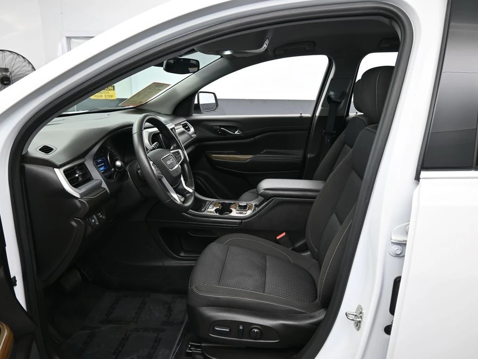 2022 GMC Acadia - Image 11 of 12