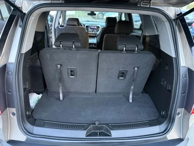 2022 GMC Acadia - Image 16 of 21