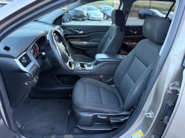 2022 GMC Acadia - Image 10 of 21
