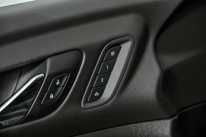 2022 GMC Acadia - Image 16 of 21