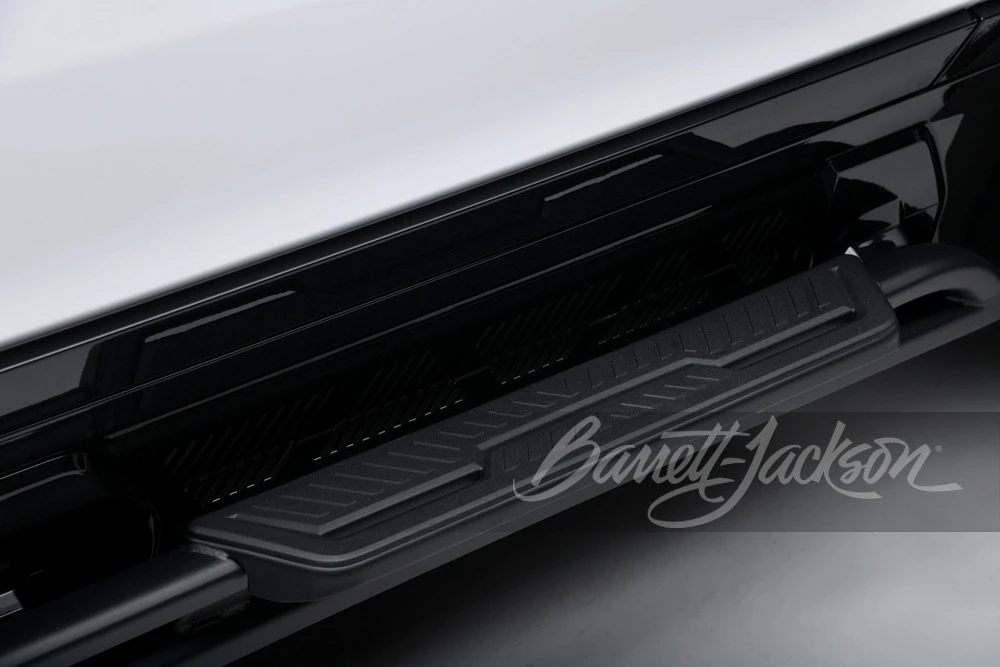 2022 GMC Hummer EV - Image 8 of 31