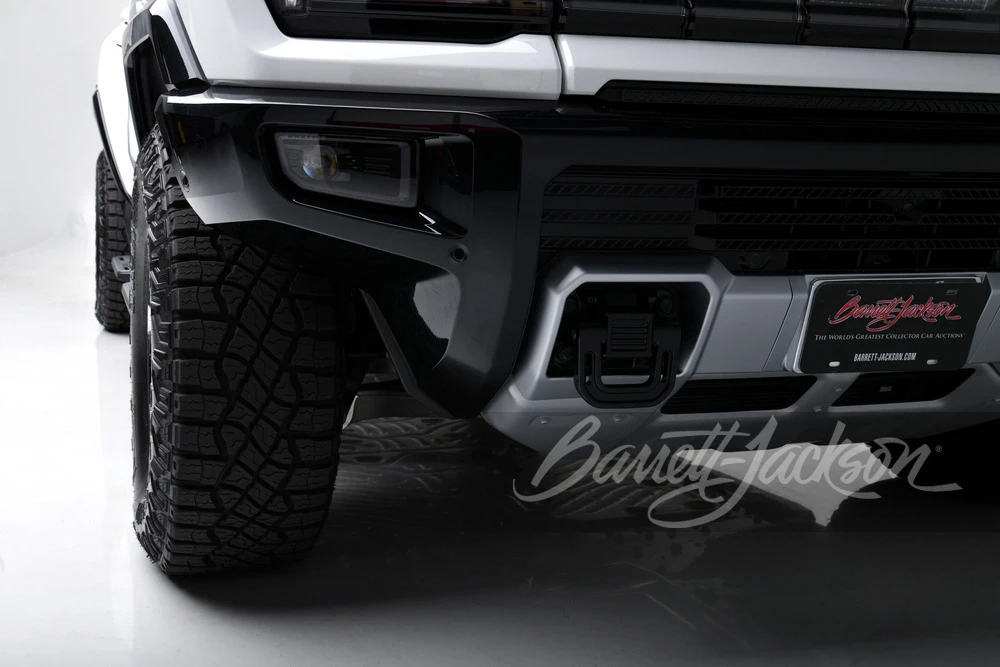 2022 GMC Hummer EV - Image 9 of 31