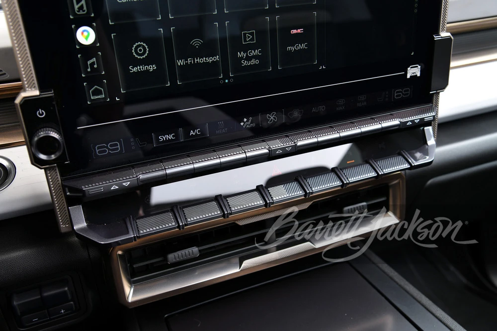 2022 GMC Hummer EV - Image 13 of 31