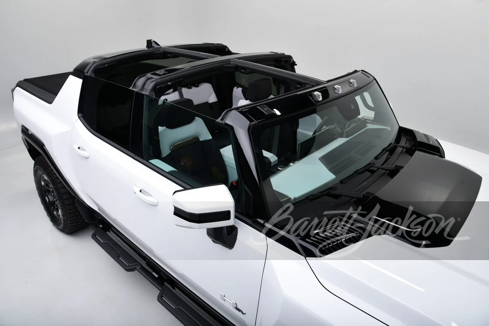 2022 GMC Hummer EV - Image 15 of 31