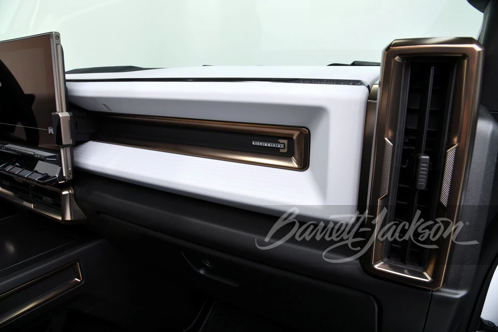 2022 GMC Hummer EV - Image 17 of 31