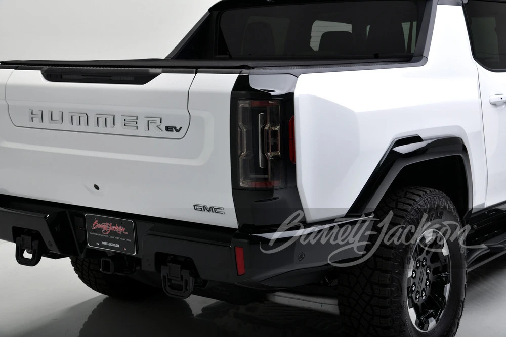 2022 GMC Hummer EV - Image 18 of 31