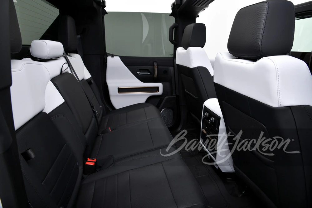 2022 GMC Hummer EV - Image 19 of 31