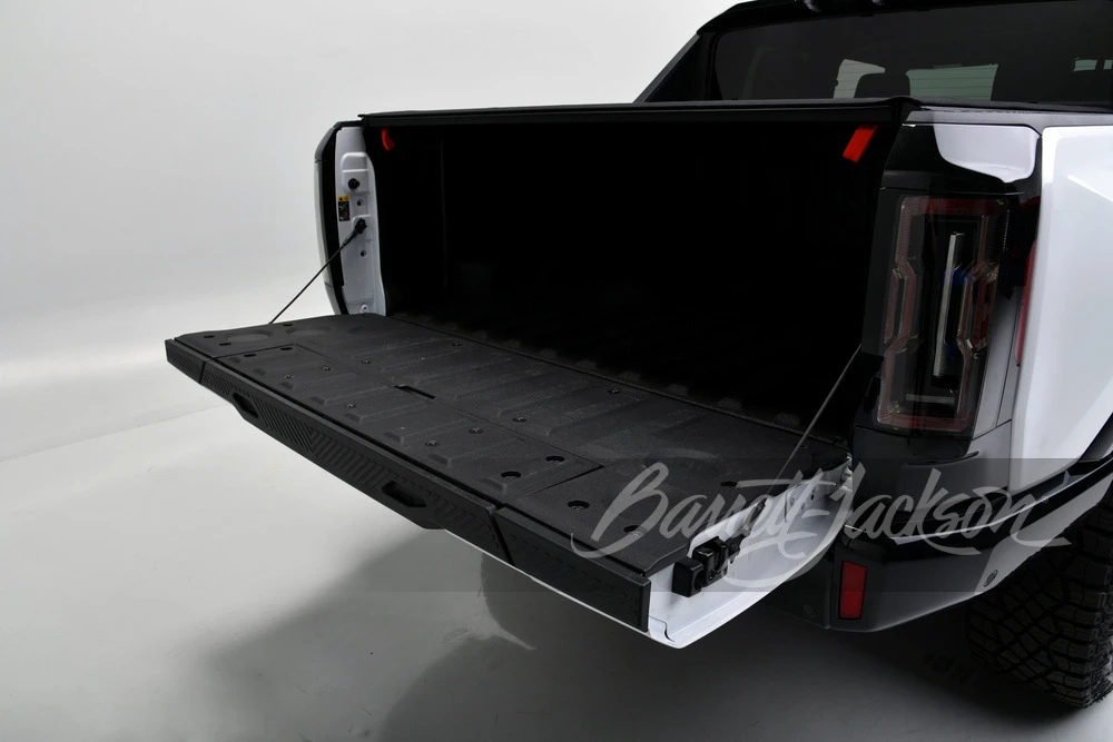 2022 GMC Hummer EV - Image 22 of 31