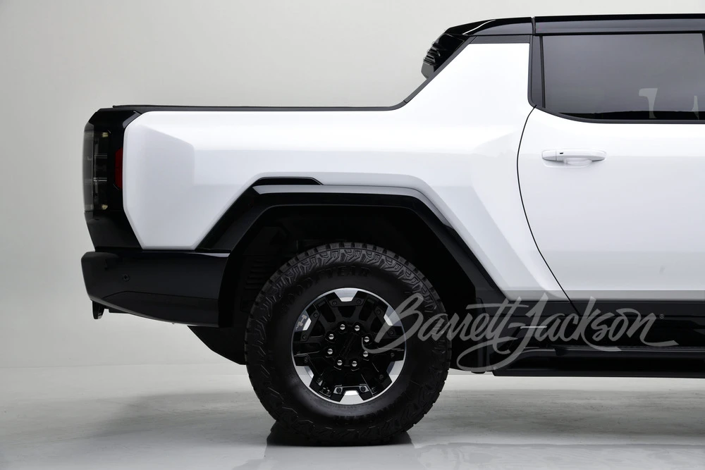 2022 GMC Hummer EV - Image 24 of 31