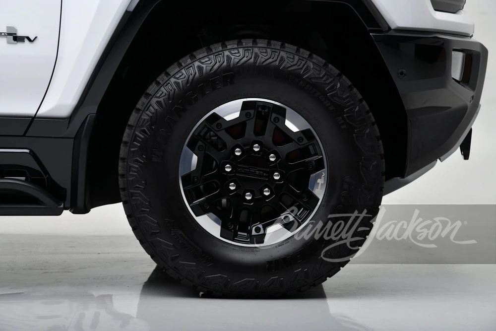 2022 GMC Hummer EV - Image 28 of 31