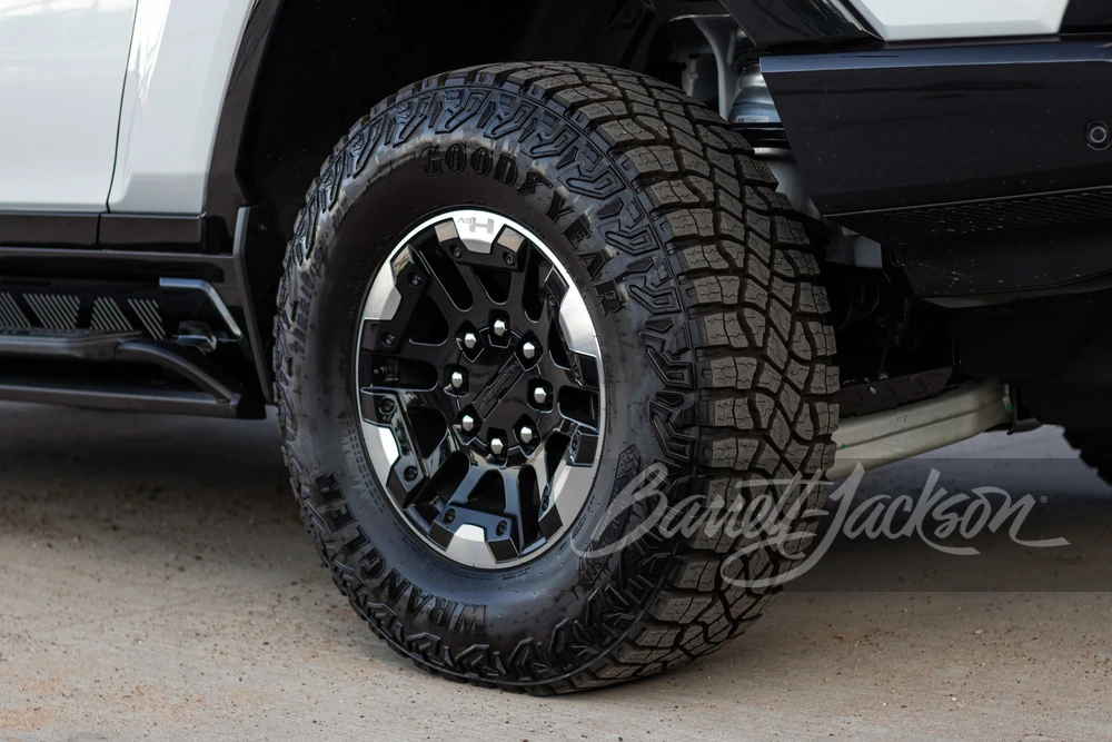 2022 GMC Hummer EV - Image 10 of 18
