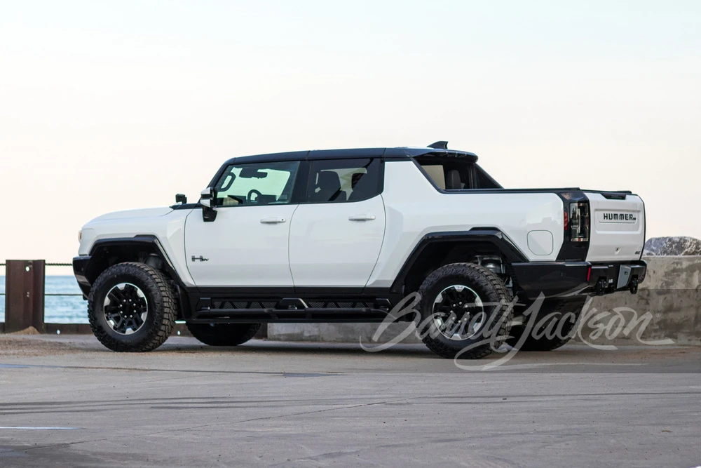 2022 GMC Hummer EV - Image 18 of 18