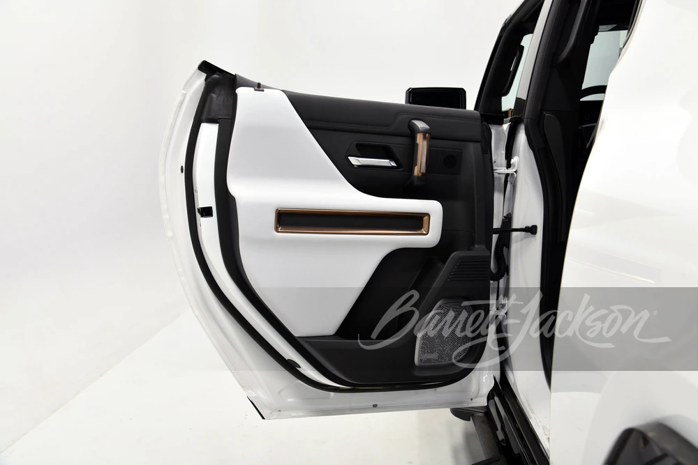 2022 GMC Hummer EV - Image 15 of 31