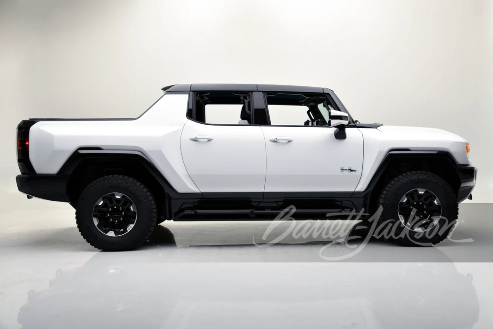 2022 GMC Hummer EV - Image 12 of 31