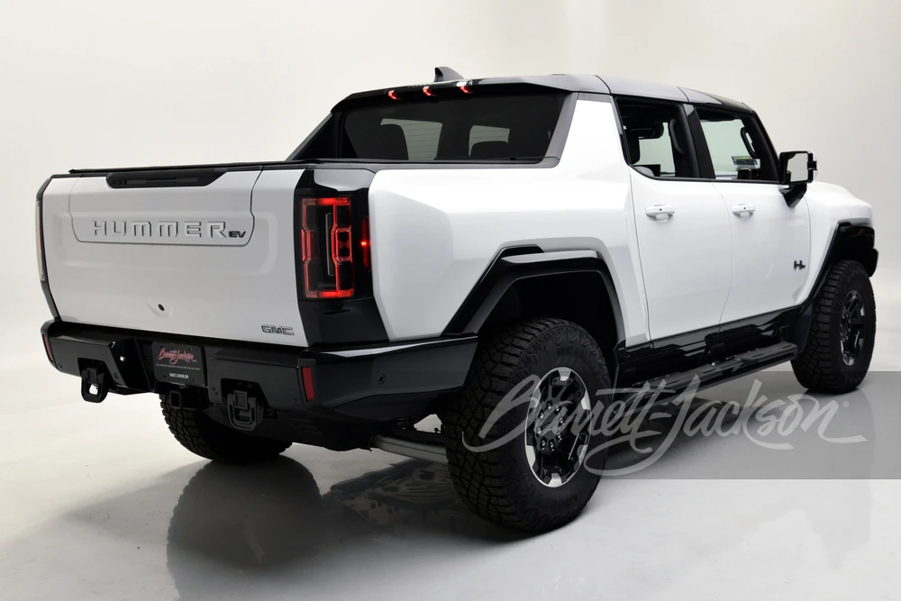 2022 GMC Hummer EV - Image 13 of 31