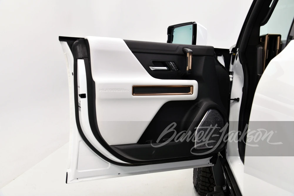 2022 GMC Hummer EV - Image 14 of 31
