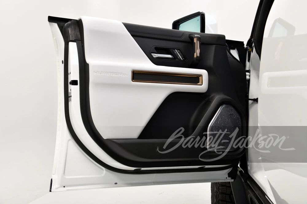 2022 GMC Hummer EV - Image 16 of 31