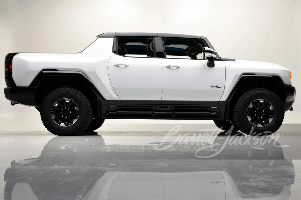 2022 GMC Hummer EV - Image 11 of 31