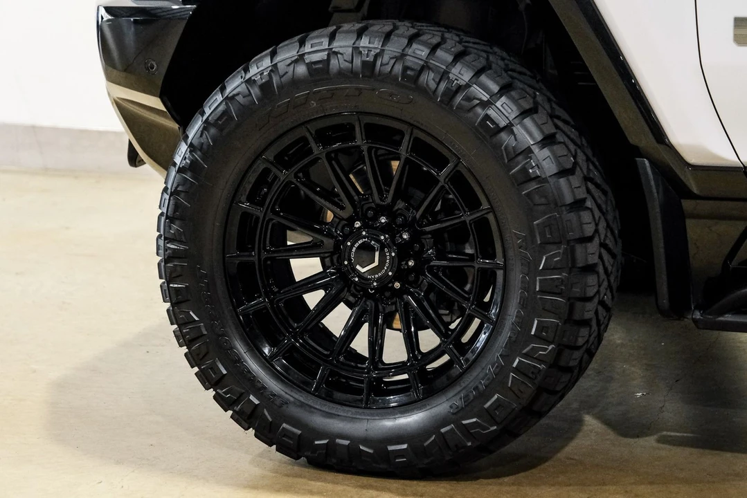 2022 GMC Hummer EV - Image 9 of 12