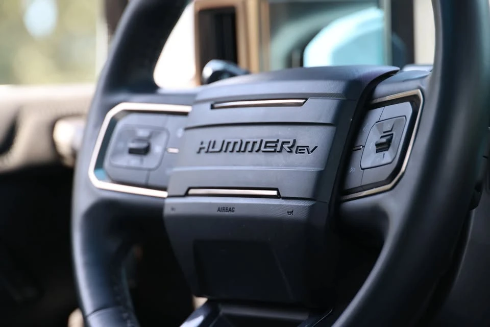 2022 GMC Hummer EV - Image 17 of 20