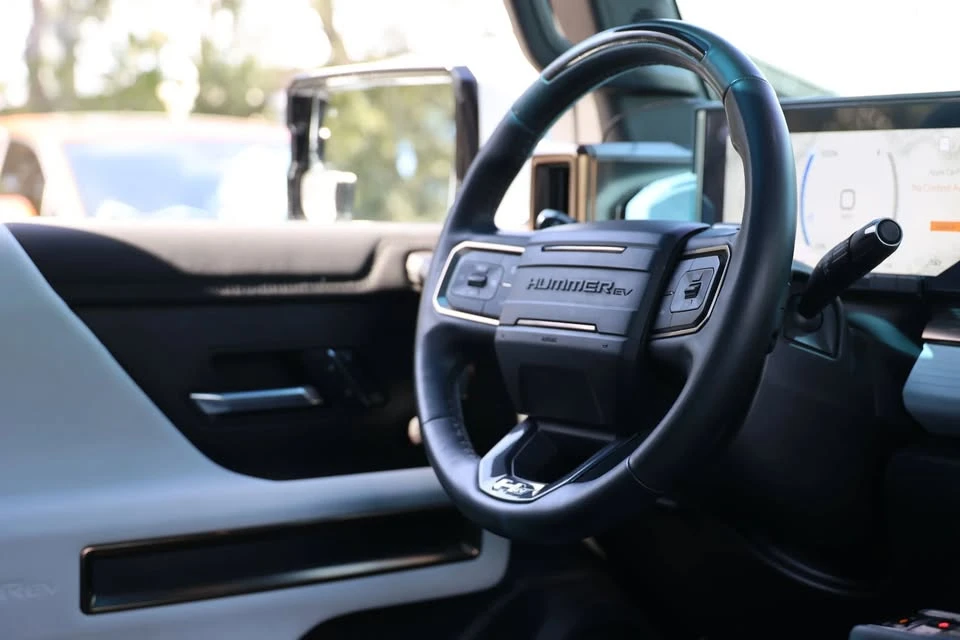 2022 GMC Hummer EV - Image 16 of 20