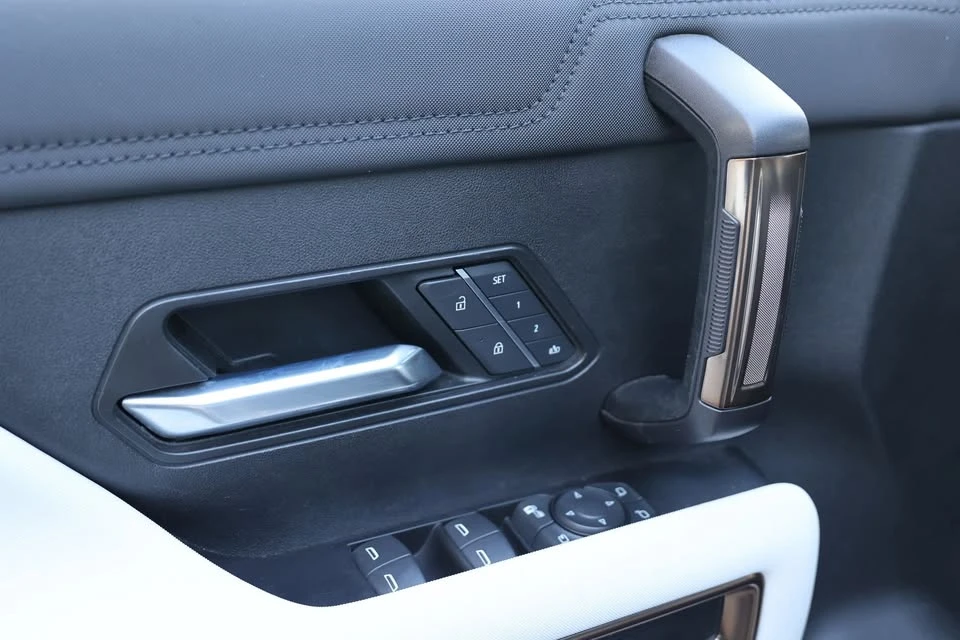 2022 GMC Hummer EV - Image 10 of 20