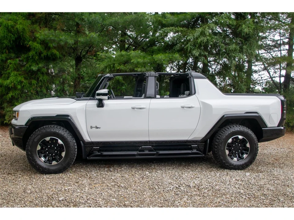 2022 GMC Hummer EV - Image 7 of 31