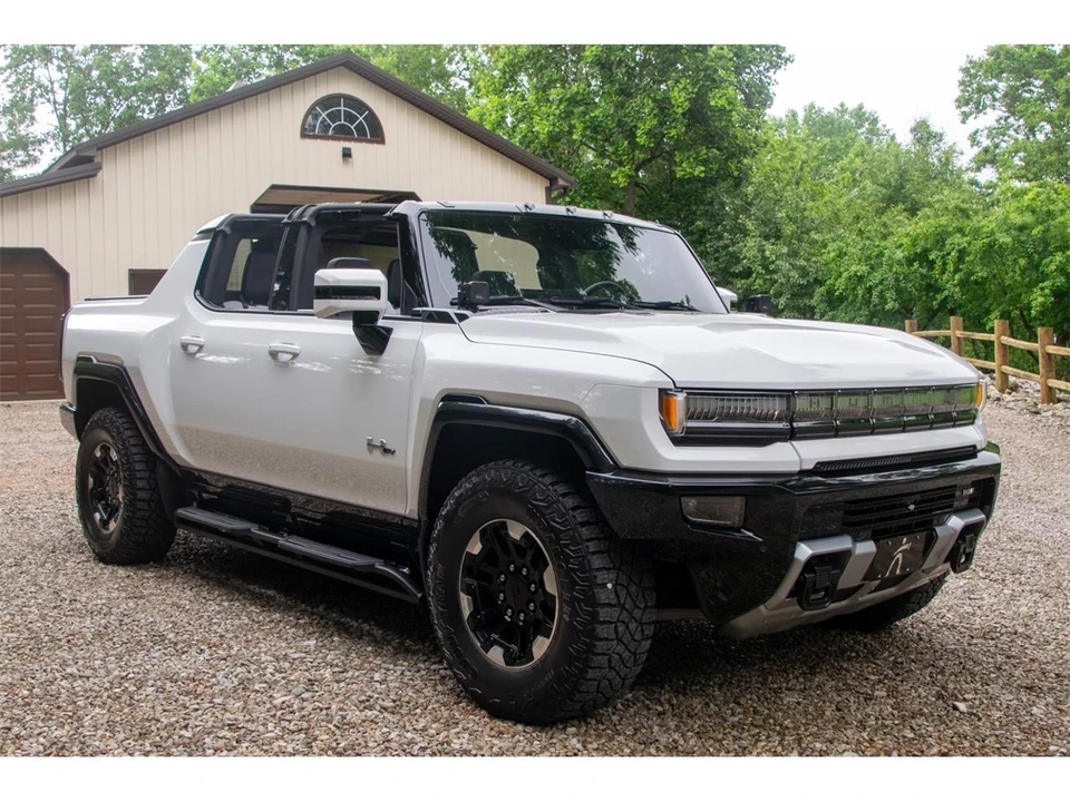 2022 GMC Hummer EV - Image 8 of 31
