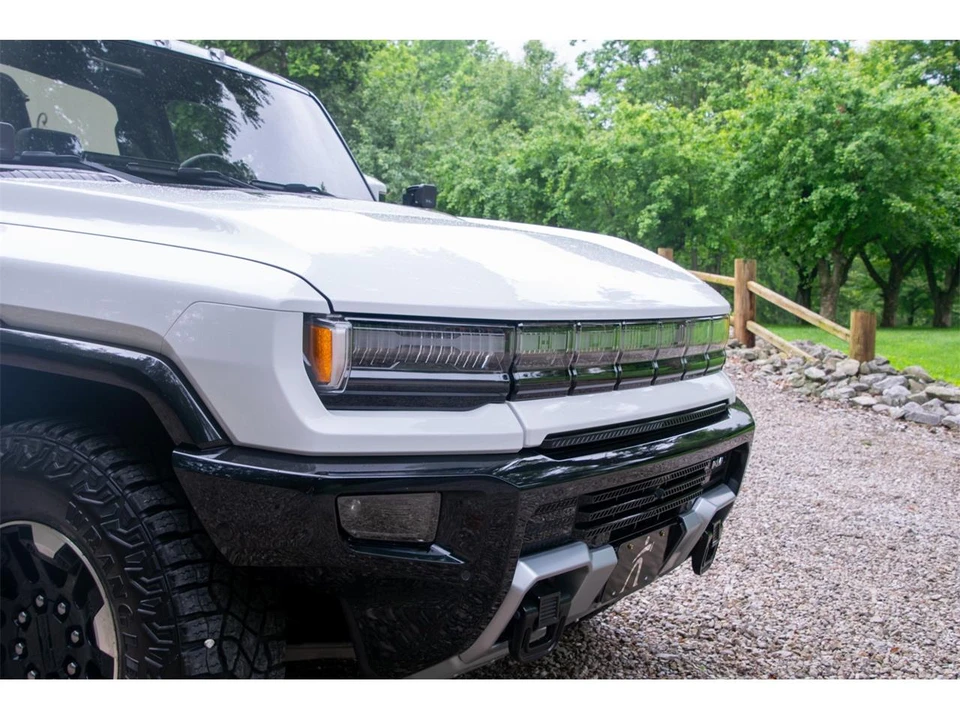 2022 GMC Hummer EV - Image 12 of 31