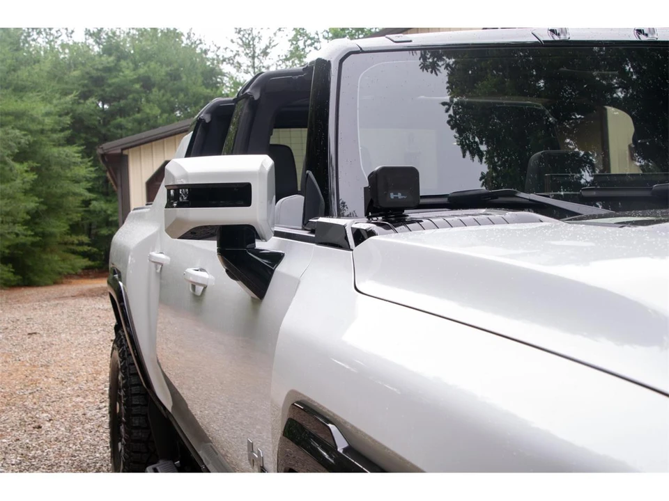 2022 GMC Hummer EV - Image 14 of 31