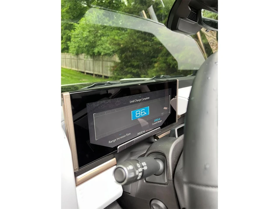 2022 GMC Hummer EV - Image 16 of 31