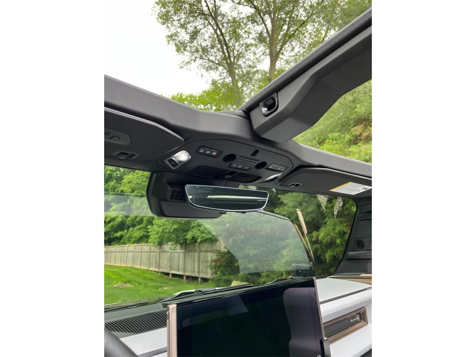 2022 GMC Hummer EV - Image 19 of 31