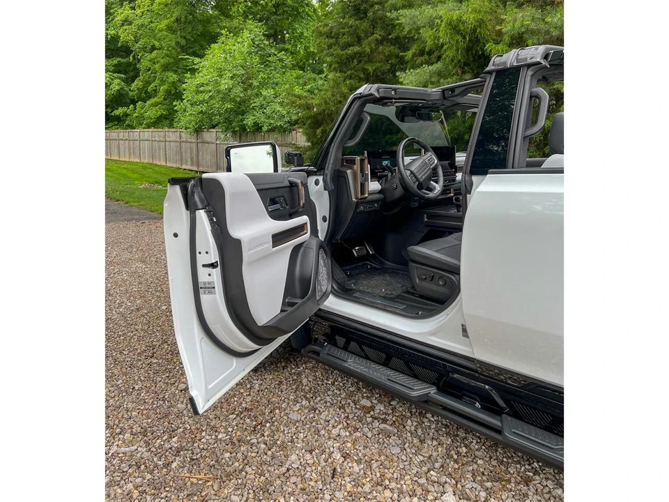 2022 GMC Hummer EV - Image 20 of 31