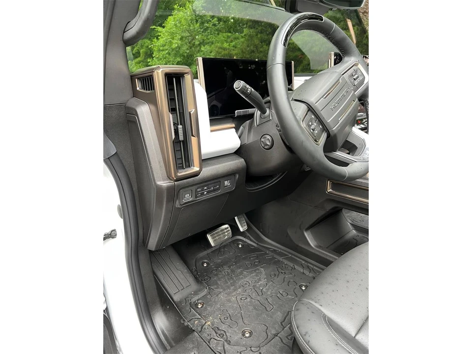 2022 GMC Hummer EV - Image 24 of 31