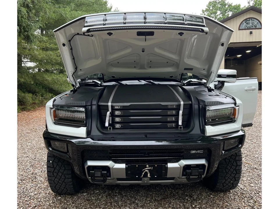 2022 GMC Hummer EV - Image 26 of 31