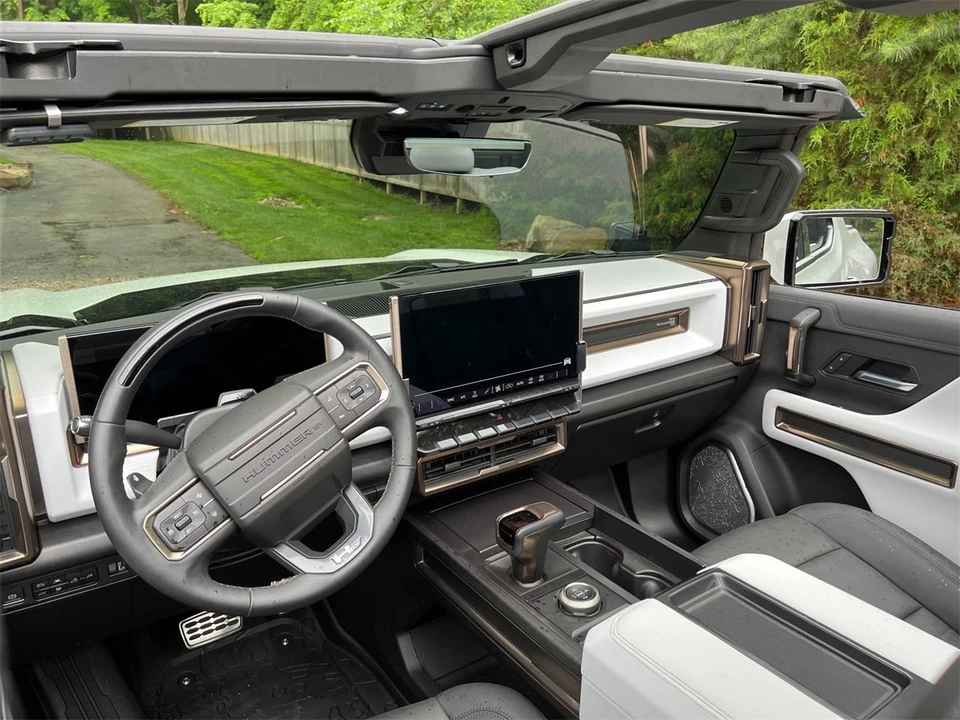 2022 GMC Hummer EV - Image 28 of 31