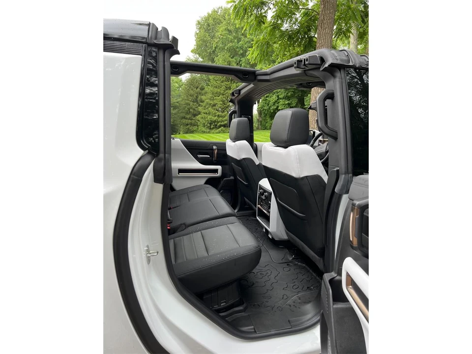 2022 GMC Hummer EV - Image 30 of 31