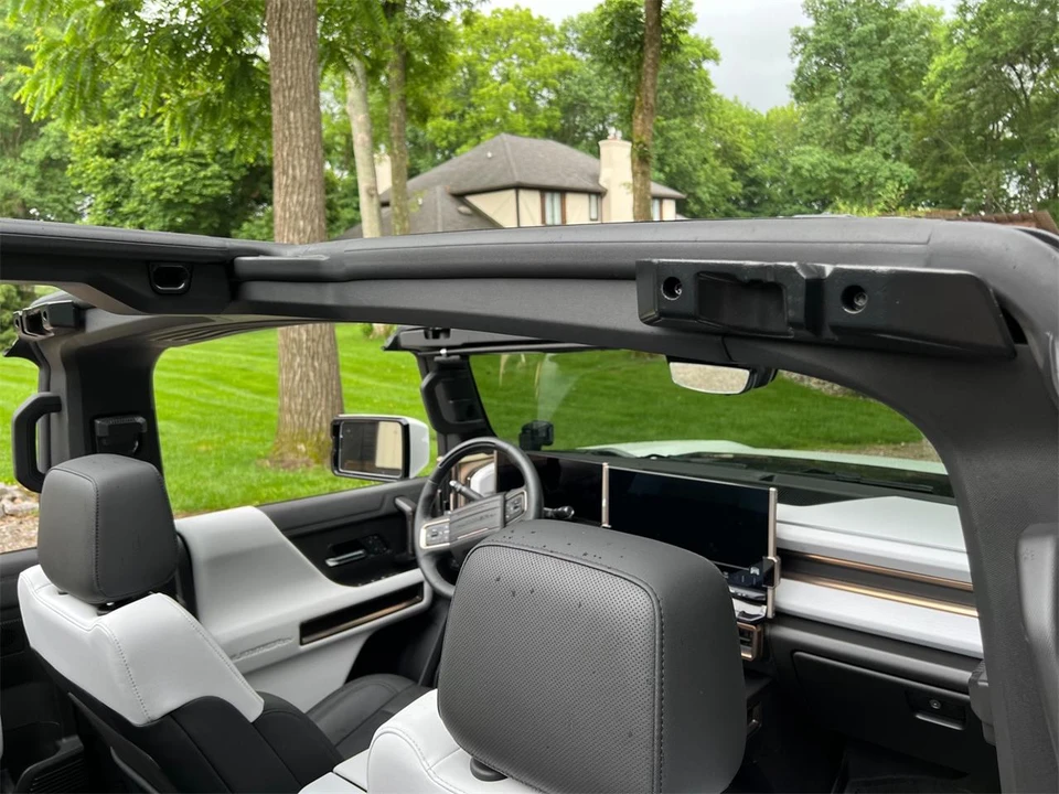 2022 GMC Hummer EV - Image 31 of 31