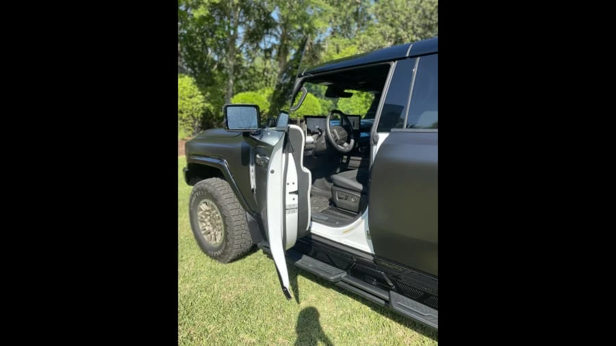 2022 GMC Hummer EV - Image 4 of 7