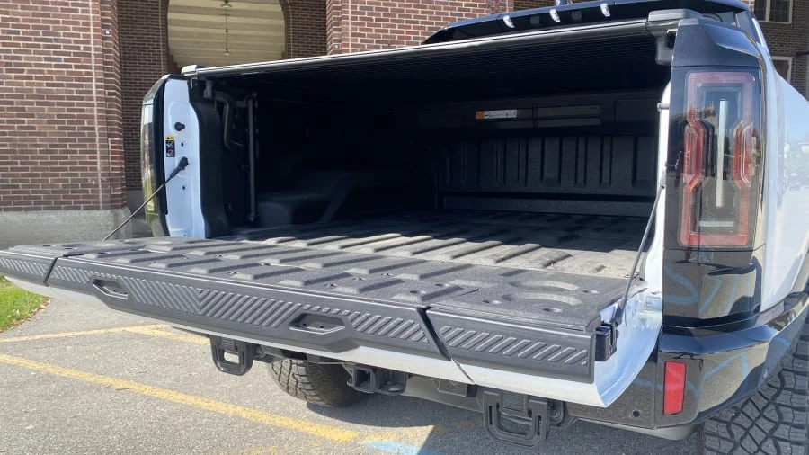 2022 GMC Hummer EV - Image 11 of 15