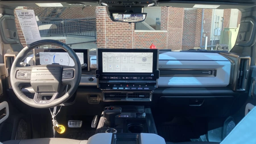 2022 GMC Hummer EV - Image 14 of 15