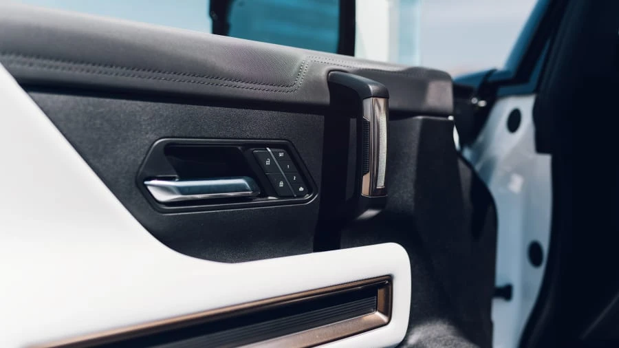 2022 GMC Hummer EV - Image 9 of 10