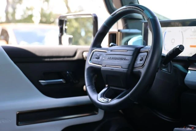 2022 GMC Hummer EV - Image 14 of 21