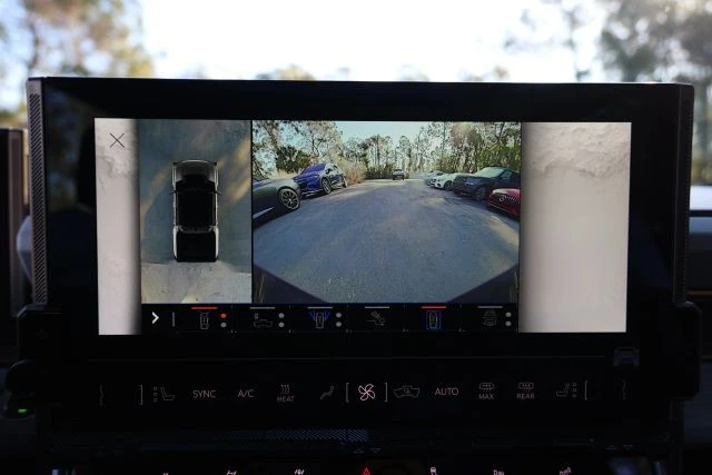 2022 GMC Hummer EV - Image 18 of 21