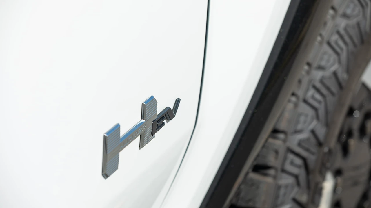2022 GMC Hummer EV - Image 10 of 19