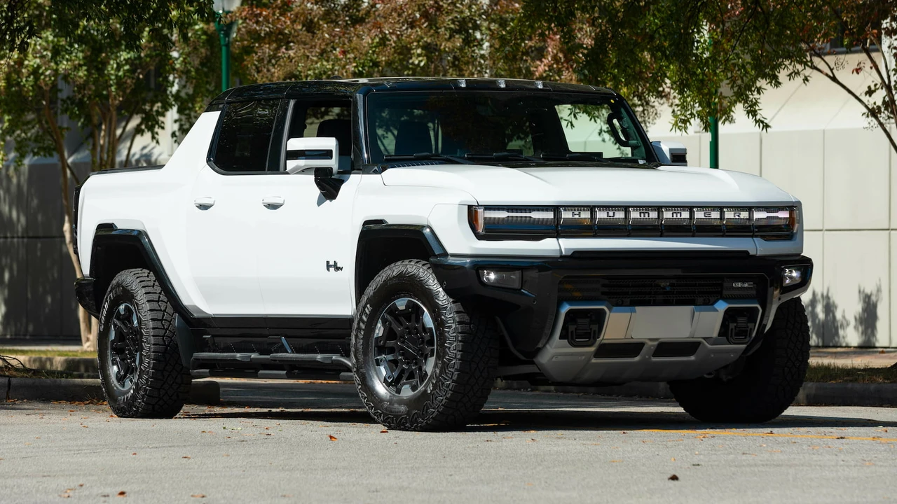 2022 GMC Hummer EV - Image 11 of 19