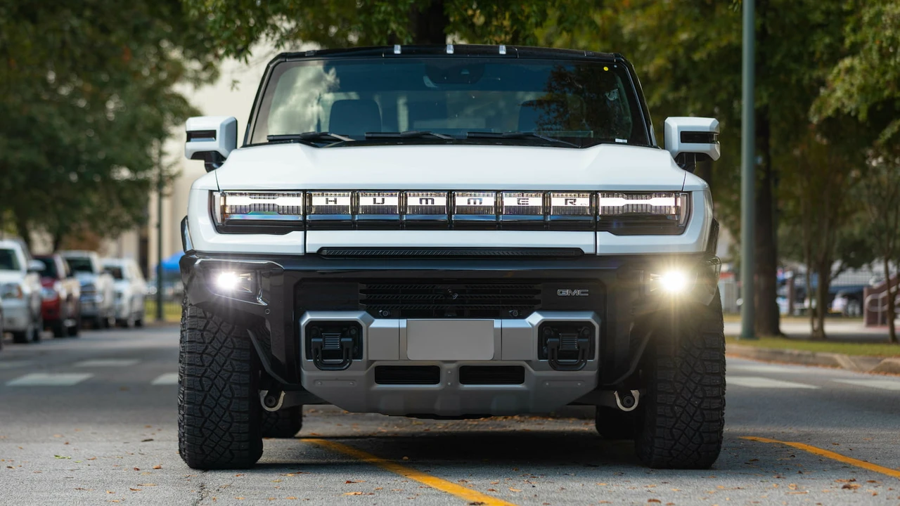 2022 GMC Hummer EV - Image 14 of 19