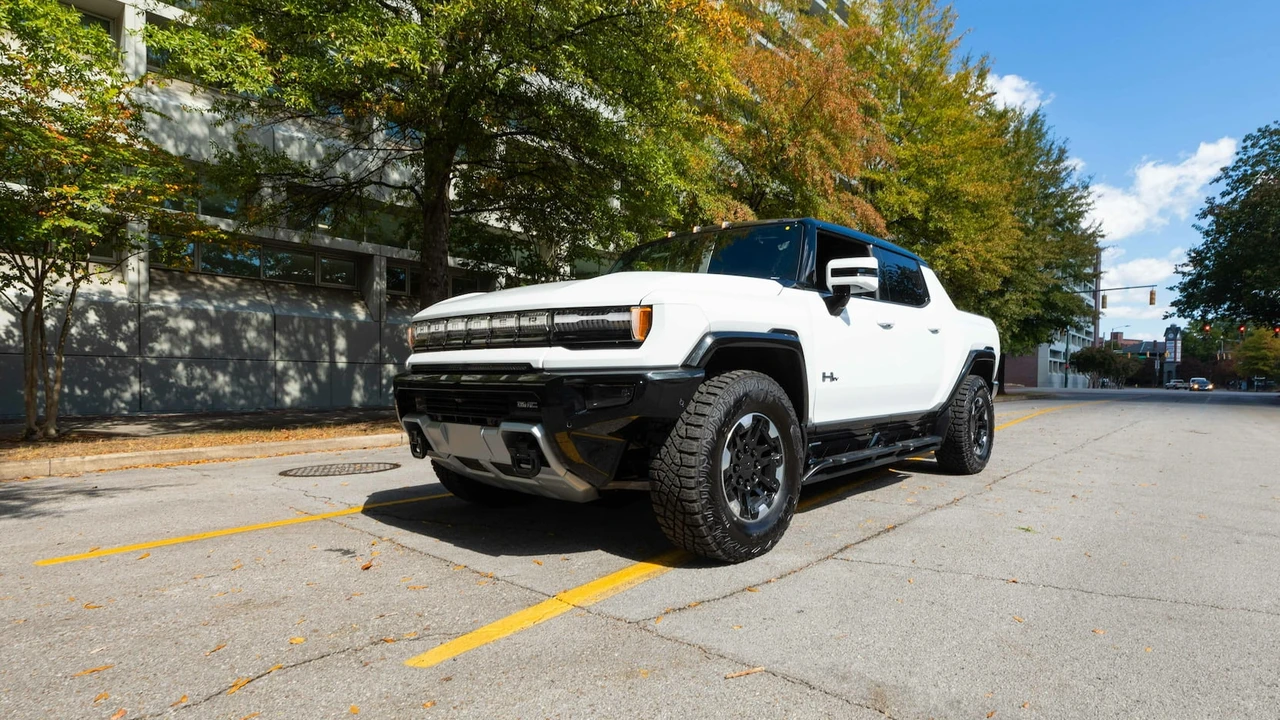 2022 GMC Hummer EV - Image 15 of 19