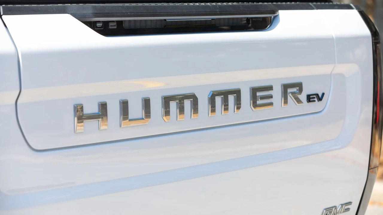 2022 GMC Hummer EV - Image 17 of 19