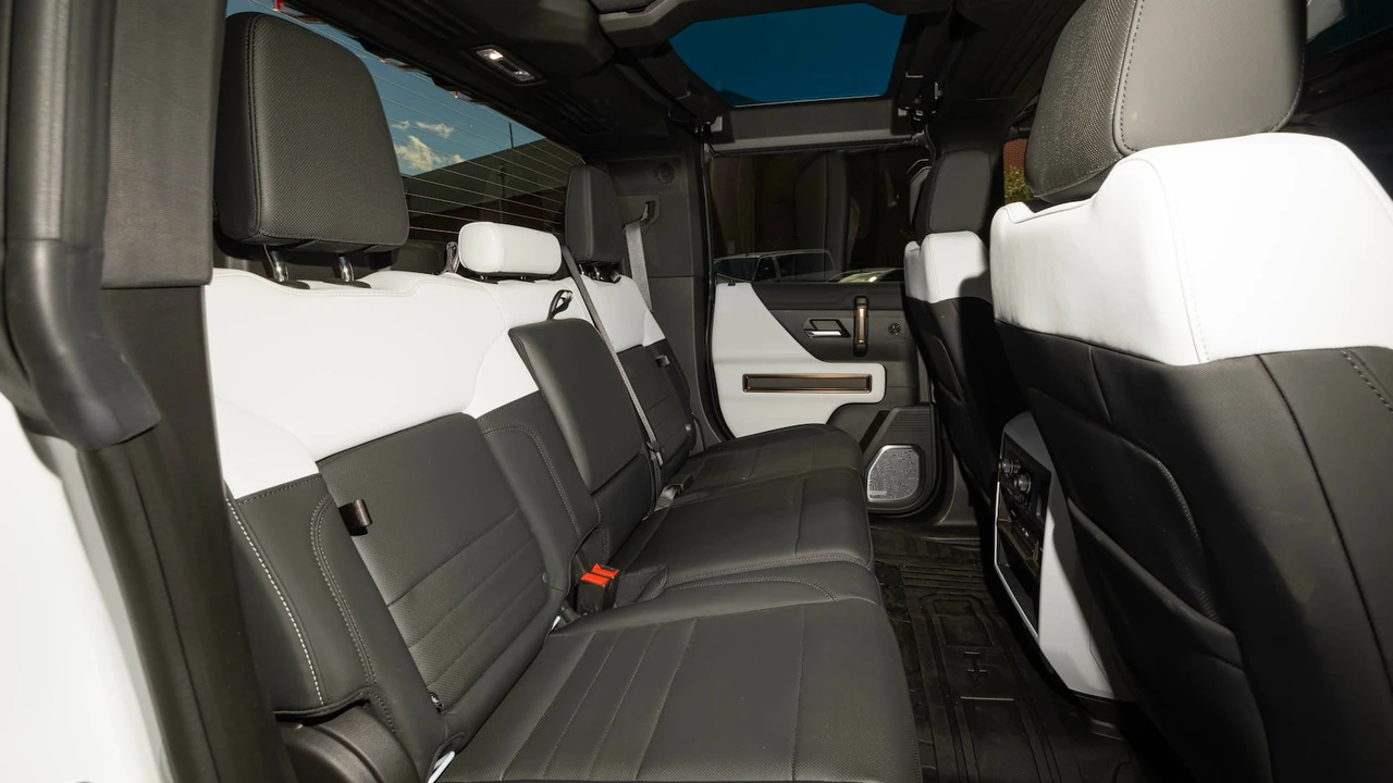 2022 GMC Hummer EV - Image 18 of 19